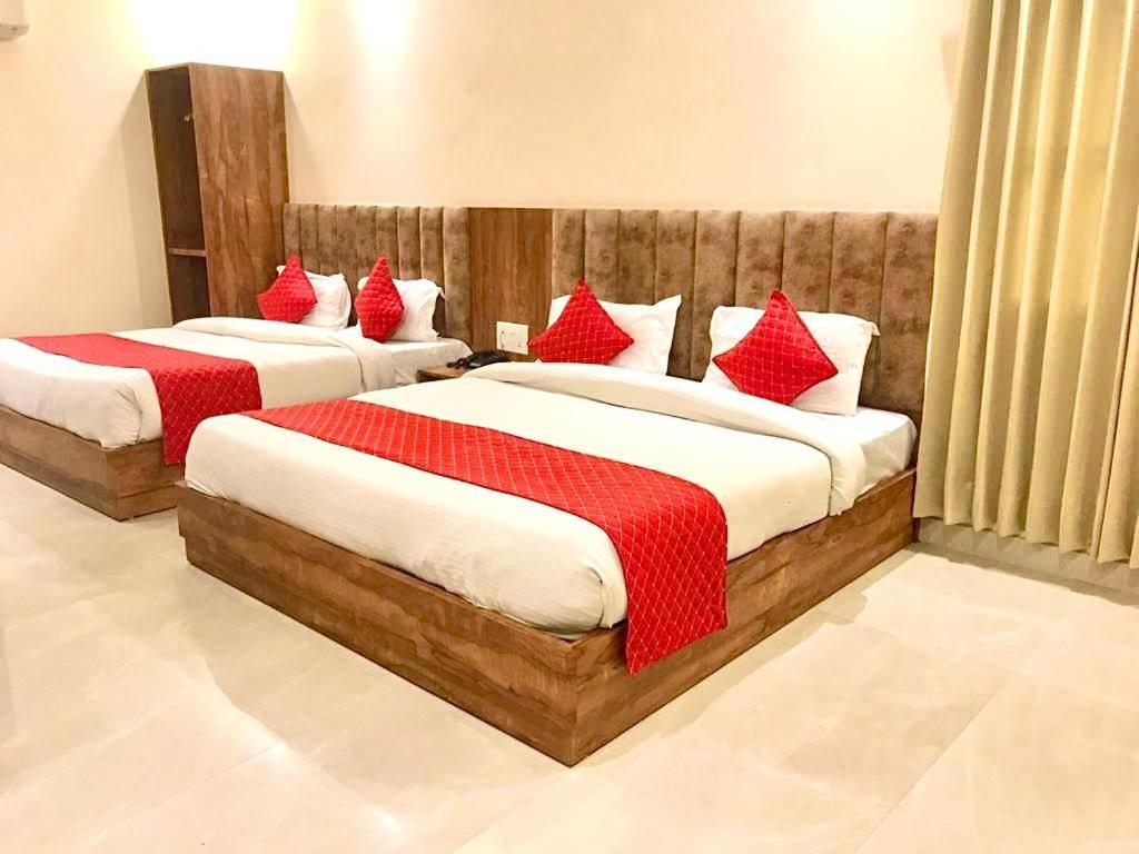 Hampton Hotel - 200 Mt From Golden Temple Αμριτσάρ Εξωτερικό φωτογραφία
