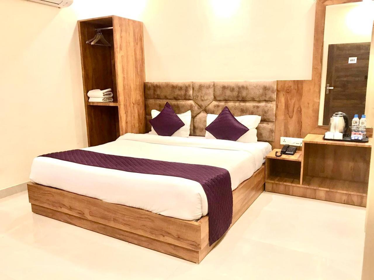 Hampton Hotel - 200 Mt From Golden Temple Αμριτσάρ Εξωτερικό φωτογραφία
